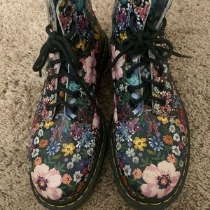 Dr Martens flower size 9